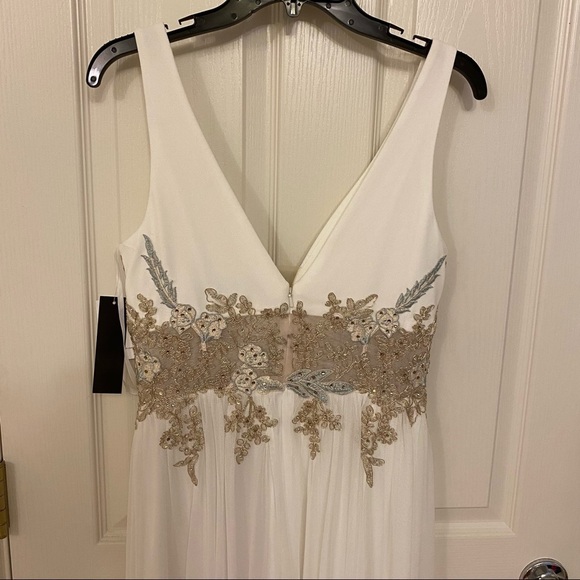 Betsy & Adam V-Neck Mesh-Waist Embroidered Chiffon Gown in White/Gold Size 4 - Picture 8 of 11